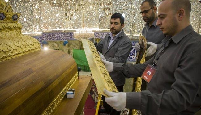 مراحل نهایی نصب ضریح جدید حرم حضرت عباس (ع) +عکس