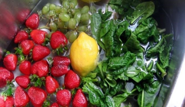 6 حيل لتعقيم الخضار والفواكه وإزالة المبيدات منها