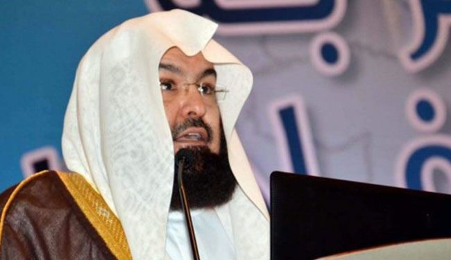 امام المسجد الحرام يعترف بدور علماء الوهابية في تضليل الشباب