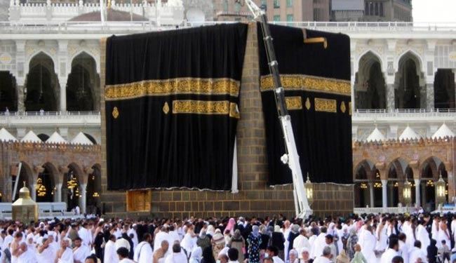 السعودية تقرر غسل الكعبة المشرفة مرة واحدة في العام