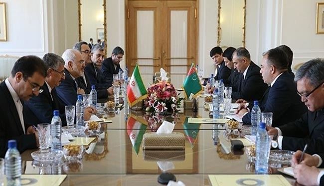 ظریف: بعض دول المنطقة تشجع التطرف لتأجیج الطائفیة