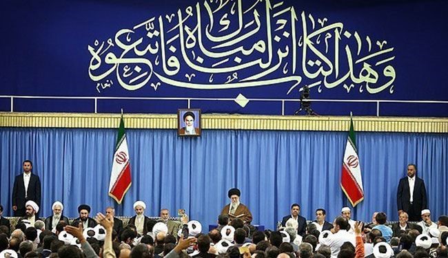 بالصور.. قائد الثورة الاسلامية يستقبل قرّاء وحفظة القرآن الكريم