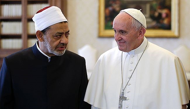 بالصور؛ بابا الفاتيكان يستقبل شيخ الازهر بلقاء تاريخي