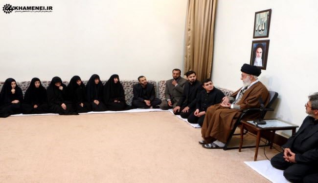 آية الله خامنئي مخاطباً أسرة الشهيد بدرالدين: عائلتكم عائلة الشهادة