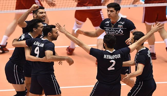 إيران تتصدر التصفيات الأولمبية لكرة الطائرة بعد هزيمتها لفنزويلا