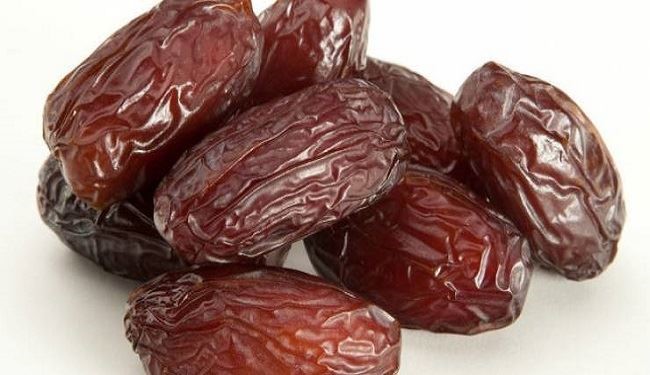 لهذه الأسباب يفطر الصائم على التمر!
