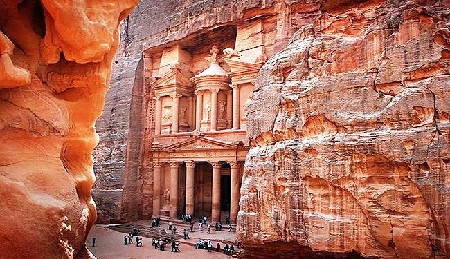 اكتشاف آثار جديدة ومنصة عملاقة في البتراء!