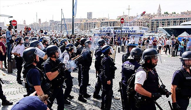 بالصور؛ أعمال شغب جديدة بمرسيليا ومشجع انكليزي بين الحياة والموت