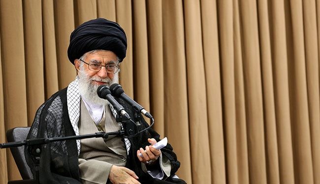 قائد الثورة: لو مزق الاميركيون الاتفاق النووي فاننا سنحرقه+صور