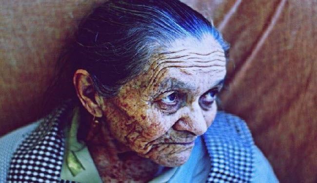 ما الذي اكتشفه عندما قرر الكاهن زيارة هذه الأرملة المتسولة؟