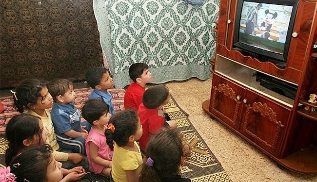 الجلوس طويلا يضر بصحة الأطفال