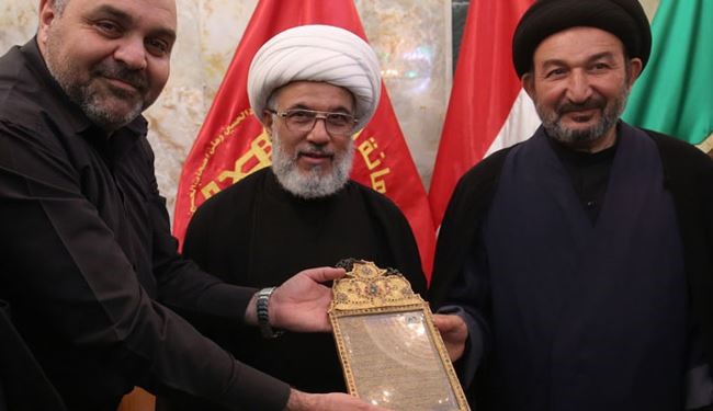 هدیه آستان امام علی (ع) به موزه امام حسین (ع)