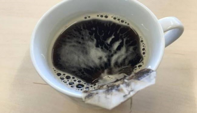 ما هو سبب الرغوة البيضاء التي نراها أحياناً في أكواب الشاي؟