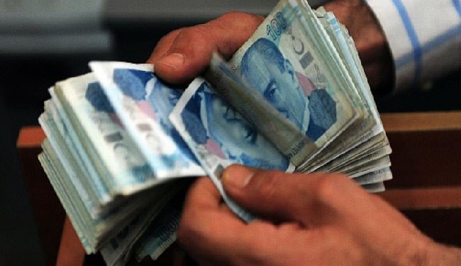 الليرة التركية تهبط لأدنى مستوى بعد انقلاب عسكري
