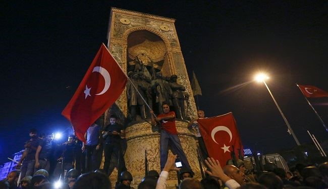 خنفر: أميركا علمت بالانقلاب في تركيا.. وأوروبا انتظرت نجاحه!