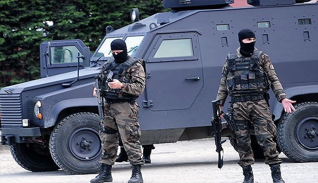مقتل 5 ضباط شرطة اتراك واصابة 4 بسيارة ملغومة