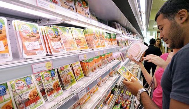 فرنسا تخير مسلما بين 