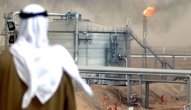 الرياض تخفض سعر خام آسيا لتزيح روسيا من الصدارة