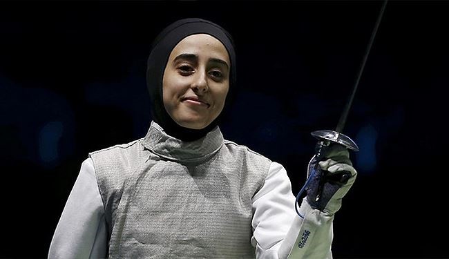 المبارزة السعودية لبنى العمير تخسر أمام برازيلية +صورتان