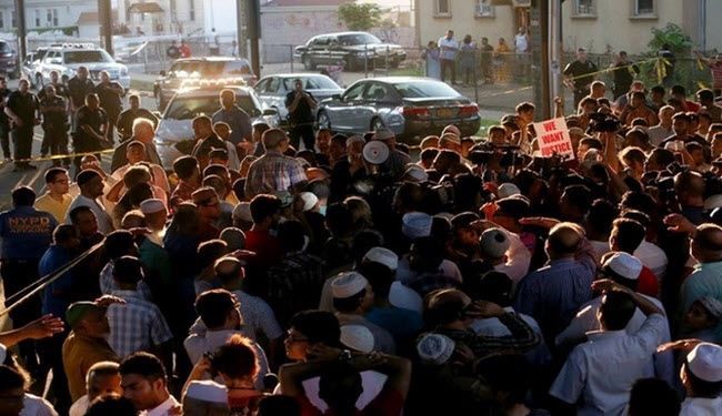 مظاهرة غاضبة بنيويورك اثر مقتل إمام مسجد ومساعده +صورة