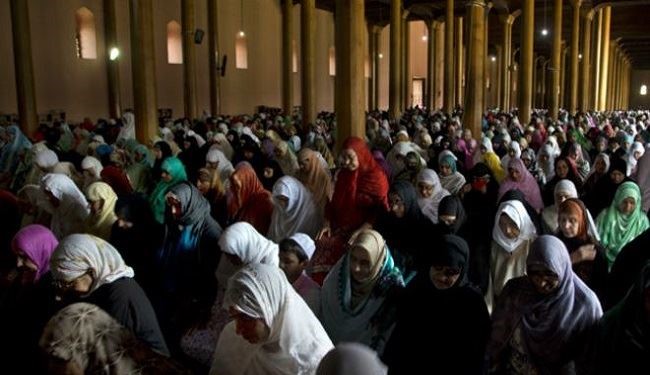 الغارديان: امرأة تؤم المصلين في صلاة الجمعة في كوبنهاغن
