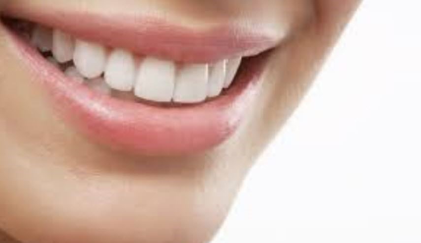 5 عادات تتسبب في تدمير الأسنان