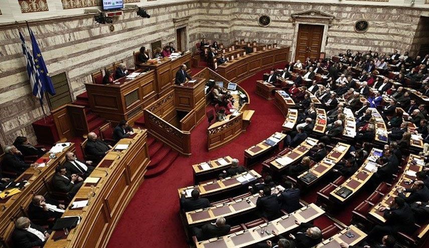 البرلمان اليوناني يقر اجراءات تقشف جديدة يطالب بها الدائنون