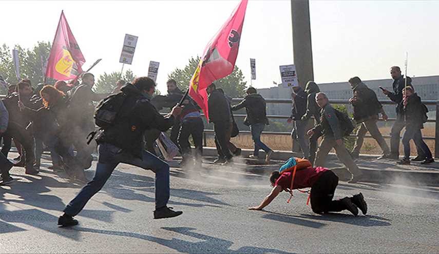بالصور؛ مواجهات بين الشرطة ونشطاء بذكرى اعتداء انقرة الدامي