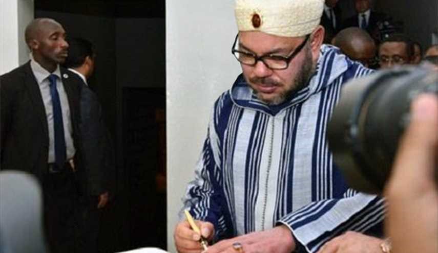 بالصورة، شاهد خط ملك المغرب يثير دهشة المتابعين!