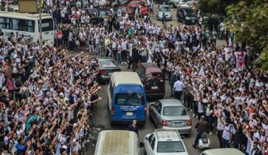 بالصور.. جماهير الزمالك أثناء ذهابها لاستاد برج العرب
