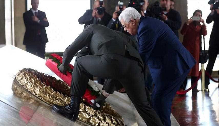 عباس يزور ضريح 