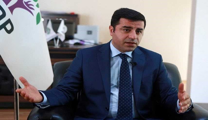 تركيا تفتح تحقيقا ضد زعيم 