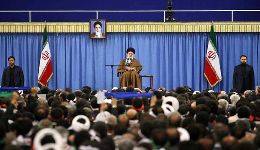 قائد الثورة يلتقي جمعا غفيرا من أهالي مدينة اصفهان