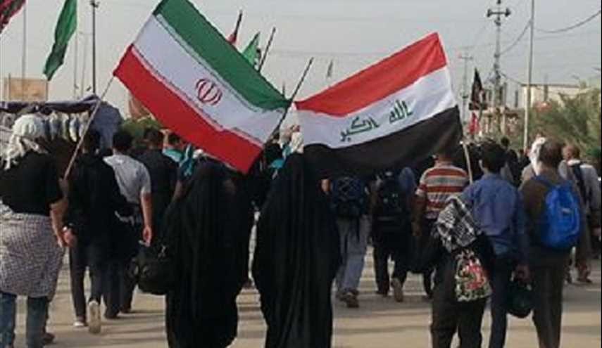 علم العراق وايران يرفرفان في طريق المشاية الى اربعين الحسين عليه السلام..