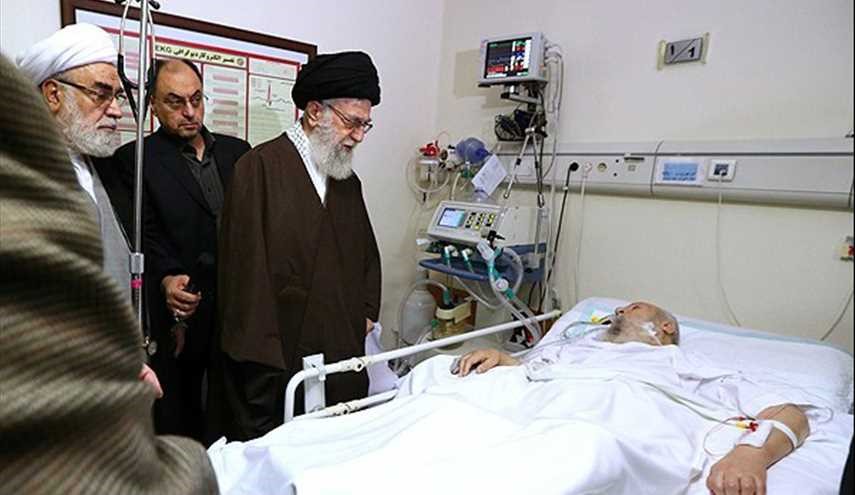 عیادت رهبر معظم انقلاب از آیت‌الله موسوی‌اردبیلی