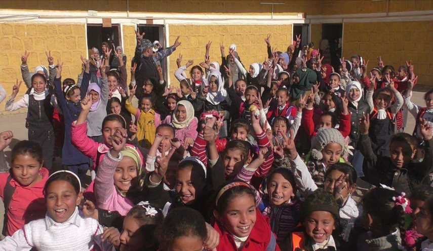 بالصور ..فرح تلاميذ مدرسة الشورة الإبتدائية جنوب الموصل.بعودتهم للدراسة بعد تحريرها