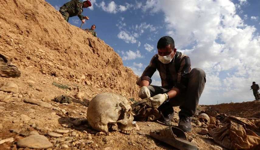 مقبرتان جماعيتان لعشرات المدنيين رفضوا وجود 