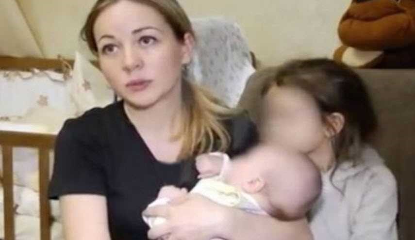 بالصورة  .. بدأ بطنها يكبر بعد الولادة والسبب يفوق كلّ التوقعات!