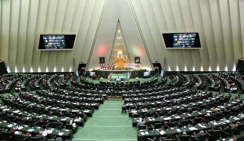 النواب الإيرانيون يطالبون بالرد السريع على نقض الإتفاق النووي