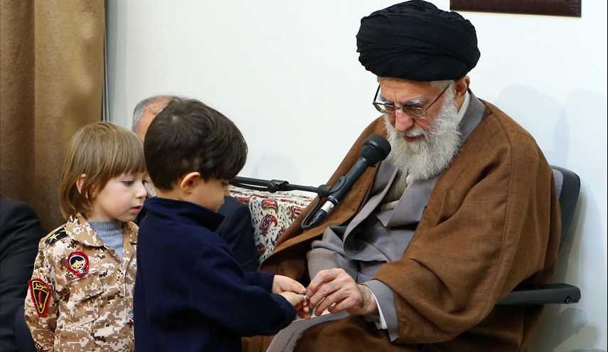 دیدار خانواده‌های شهدای مدافع حرم با مقام معظم رهبری