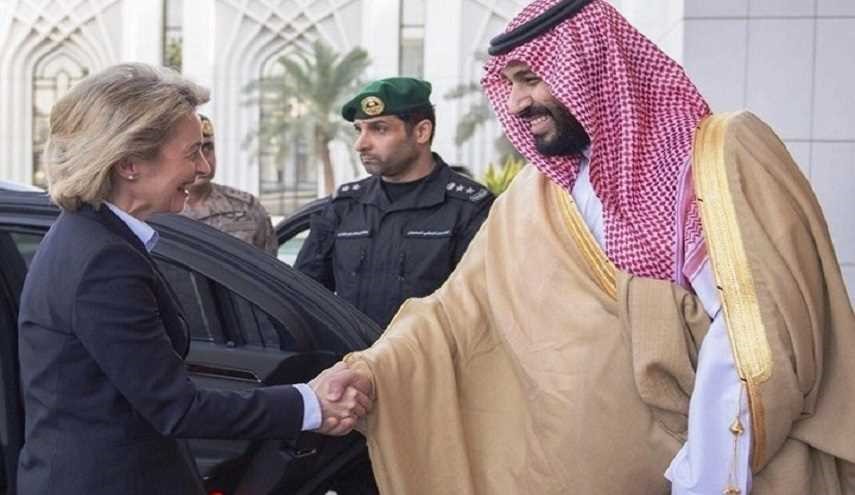 وزيرة الدفاع الألمانية ترفض ارتداء العباءة بالسعودية!