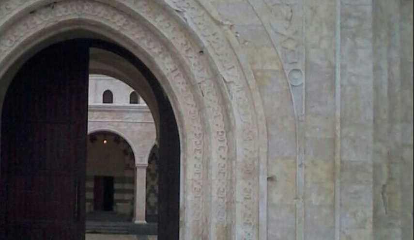 باب مقام الامام زين العابدين عليه السلام في حماه ...