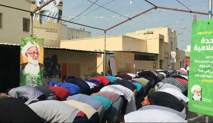 بالصور ..صلاة المعتصمين في محيط منزل الشيخ آية الله عيسى قاسم بميدان الفداء في البحرين