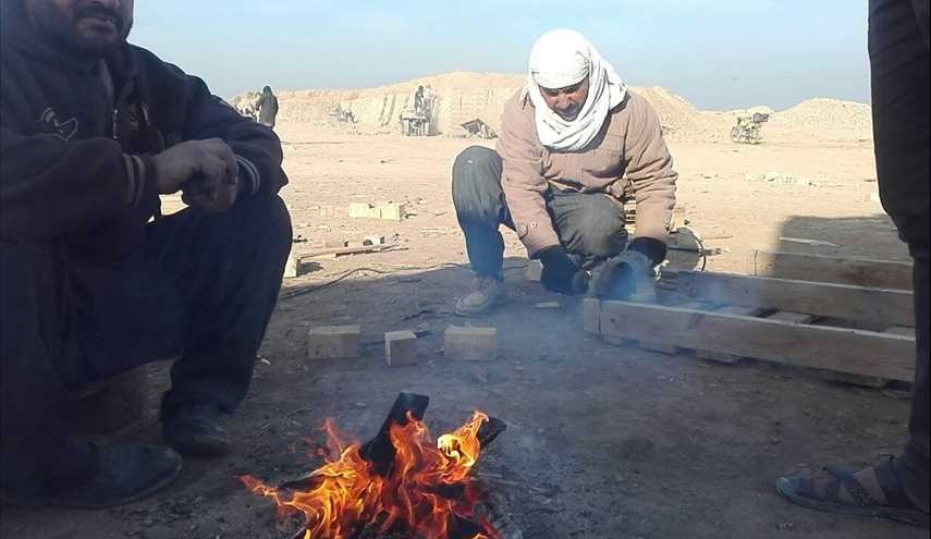شقاء وتعب العامل العراقي للحصول على لقمة عيشه..