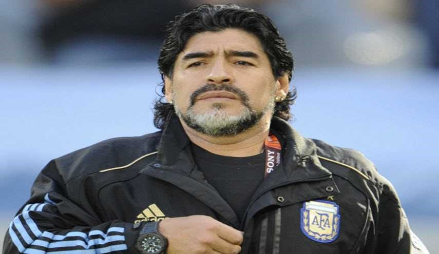 بالصورة.. مارادونا يثير الغضب في الإمارات.. والسبب؟!