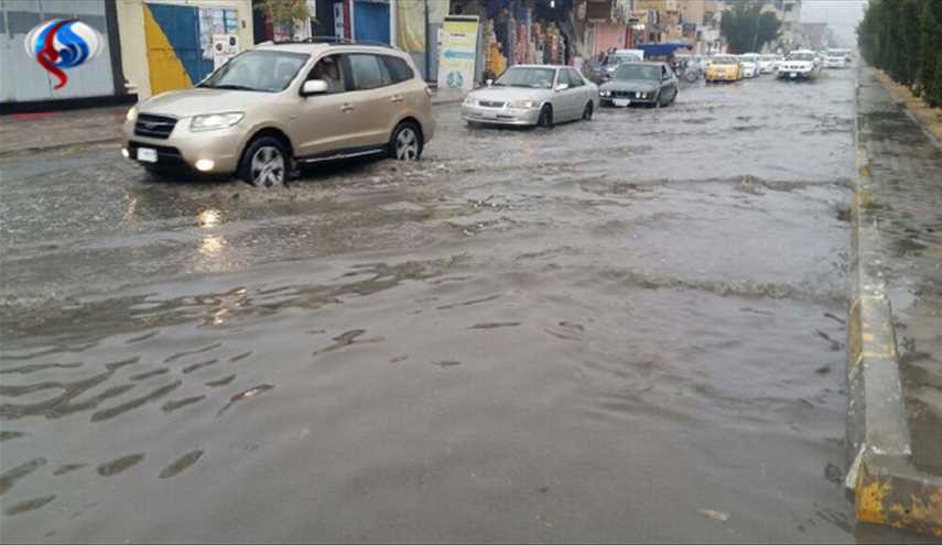 عکس؛ پراید سیل‌زده در خیابان‌های کربلا!