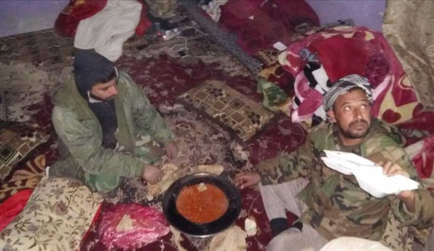بالصور..بساطة القوات العراقية حتى في طعامهم...