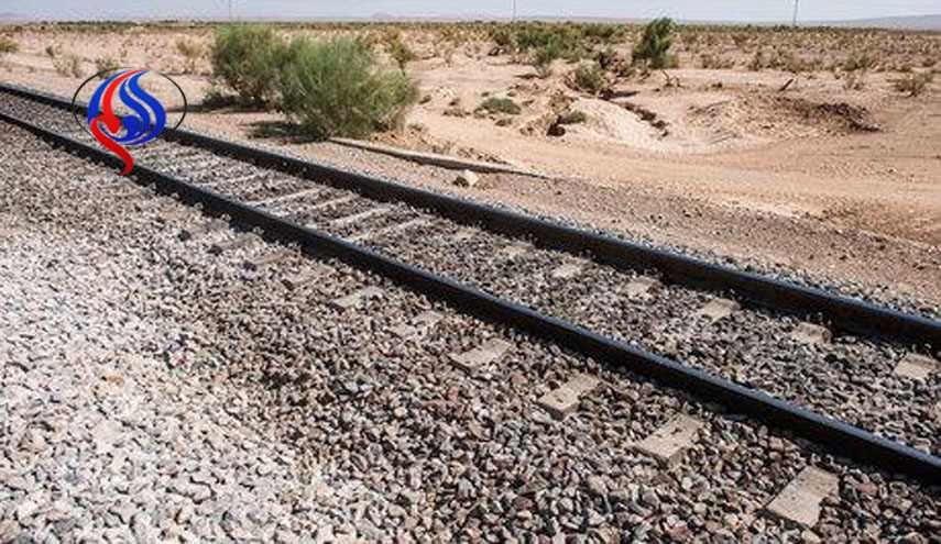 مراسلة العالم : المسلحون يفكون سكة الحديد في ادلب ويحملونها الى تركيا لبيعها