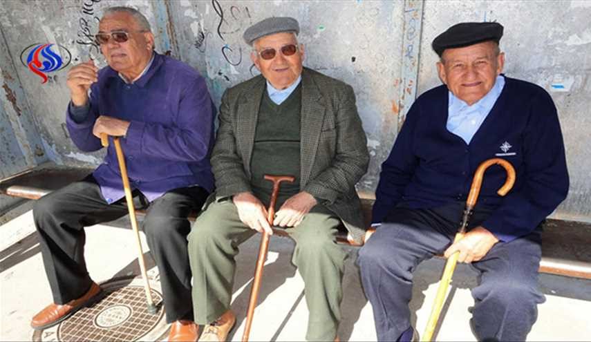 معمرون فوق المئة يقدمون النصيحة للراغبين بعمر مديد