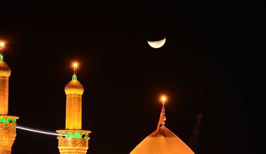 من اجمل اللقطات للقمر حيث يقف فوق قبة مرقد ابي عبد الله الحسين ( ع )  في كربلاء المقدسة